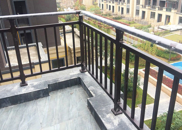 江西商业楼盘小区锌钢阳台护栏工程案例