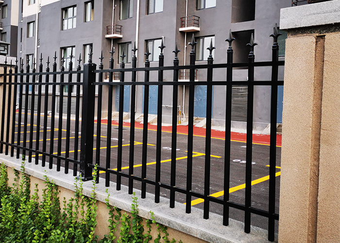 江西小区锌钢围栏护栏工程案例